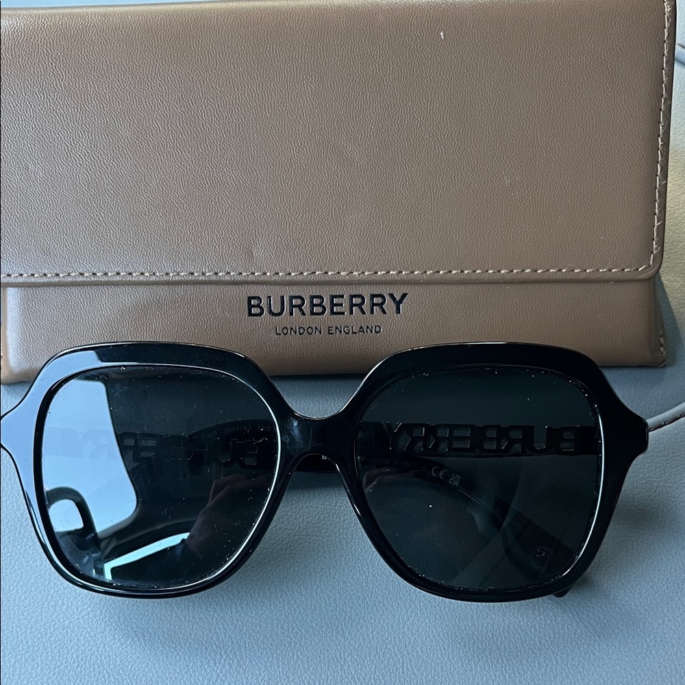 Burberry Elegant Black Sunglasses